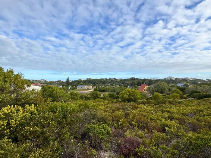 Pearly Beach Vacant Land For Sale: 930m² with ocean views, electricity, and water connections.