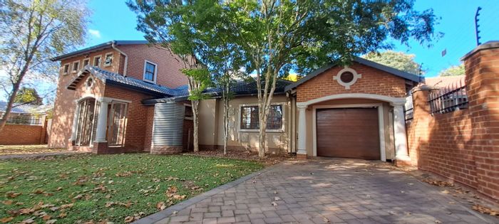 Queenswood House For Sale: 4 beds, borehole, solar power, secure garden, guest suite.