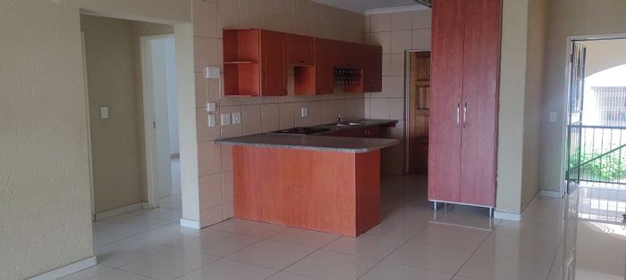 Townhouse To Rent in Stonehenge: 2 Bedrooms, open plan living, carport, braai area.