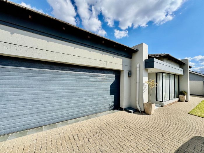 For Sale: House in Secunda Central with 4 bedrooms, secure complex, and amenities.