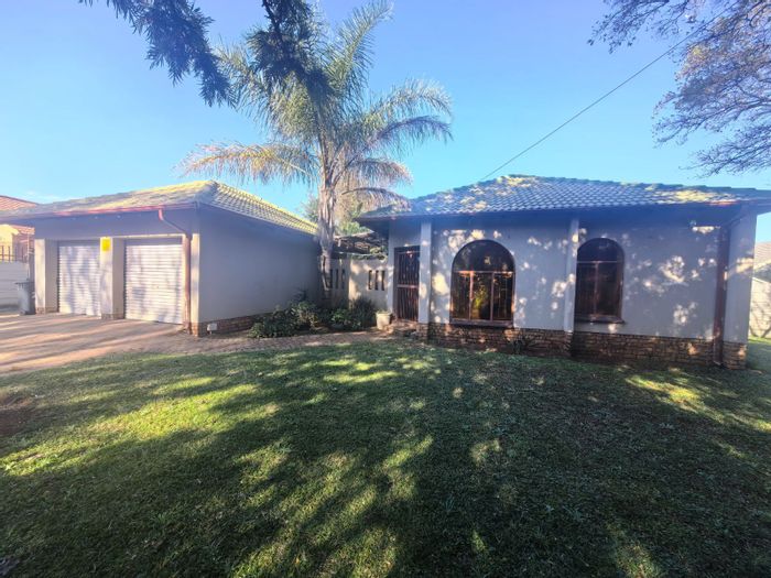 4-Bedroom House with Study, Double Garage, Large Garden in Rooihuiskraal North For Sale