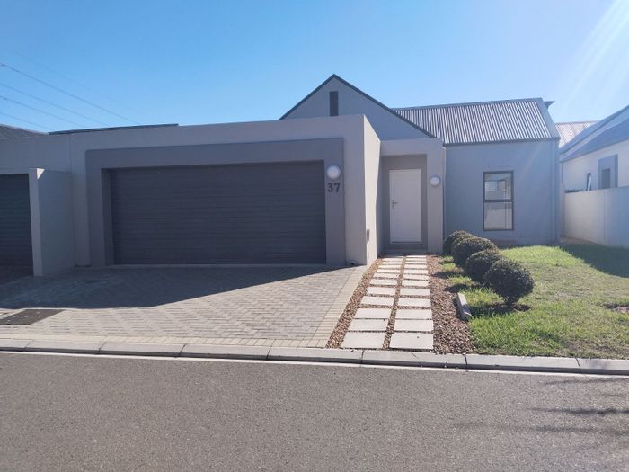 For Sale: House in Aan De Wijnlanden with garden, gym, and security features.
