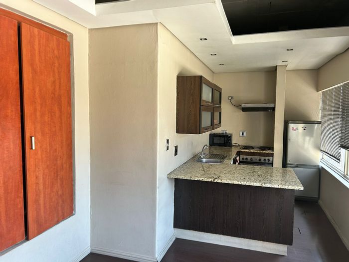 Braamfontein Apartment For Sale: Secure student living near universities and transport.