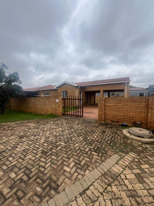 For Sale: Townhouse in Delmas West with large outdoor area and secure estate living.
