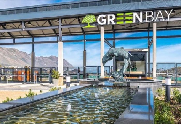 1-Bedroom Apartment To Rent in Firlands with gym, pools, dog park, and veggie garden.