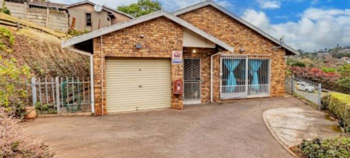3-Bedroom Townhouse For Sale in Amanzimtoti with Secure Complex and Convenient Amenities.
