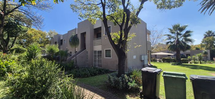 1 Bed Apartment For Sale in New Market Park with pool, braai area, 24/7 security.