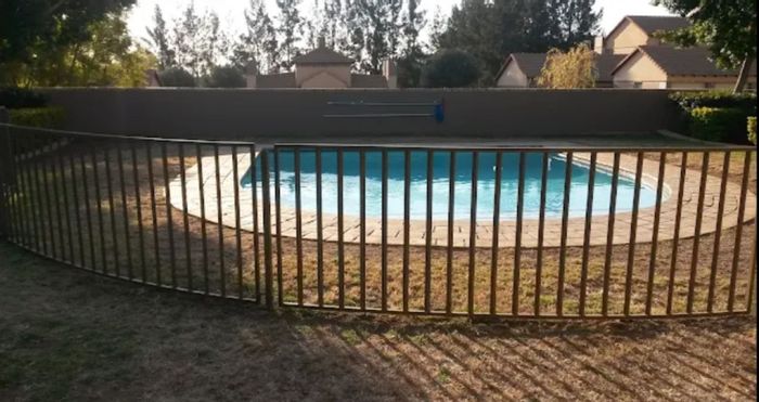 Noordwyk Apartment For Sale: 3 Bedrooms, balcony, built-in braai, 24-hour security.