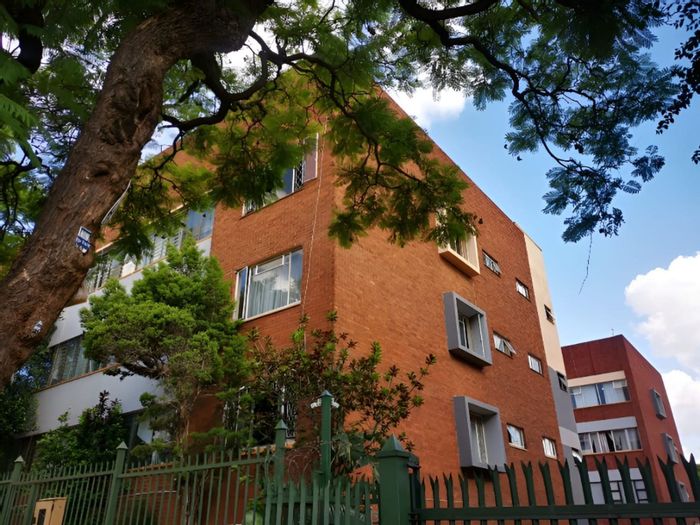 For Sale: 1-Bedroom Apartment in Arcadia with Parking and 24/7 Security.