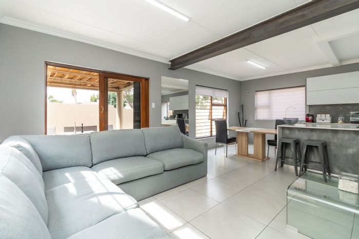 3 Bed Townhouse For Sale in North Riding with secure parking and pet-friendly garden.