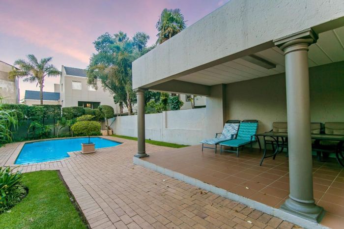 Pet-friendly townhouse with garden, close to transport and amenities in Norwood. To Rent.