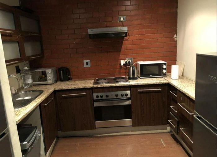 Furnished apartment in Braamfontein with shared amenities, gym, and 24-hour security. To Rent.