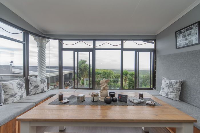 For Sale: House in Providentia with ocean views, dual residences, and entertainment spaces.