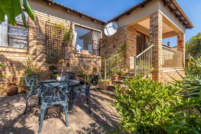 For Sale: 3 Bed Townhouse in Sundowner with garden, koi pond, and secure estate.