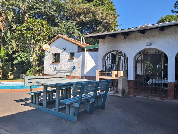 For Sale: Spacious 4-bedroom house in Moseley Park with pool and secure parking.