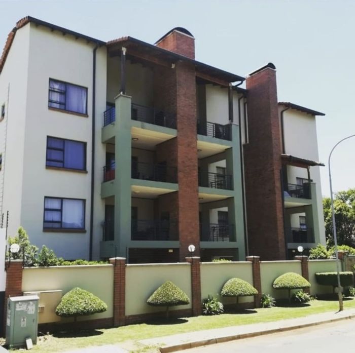 2 Bedroom Apartment To Rent in Blackheath with Elevated Views and Secure Access.