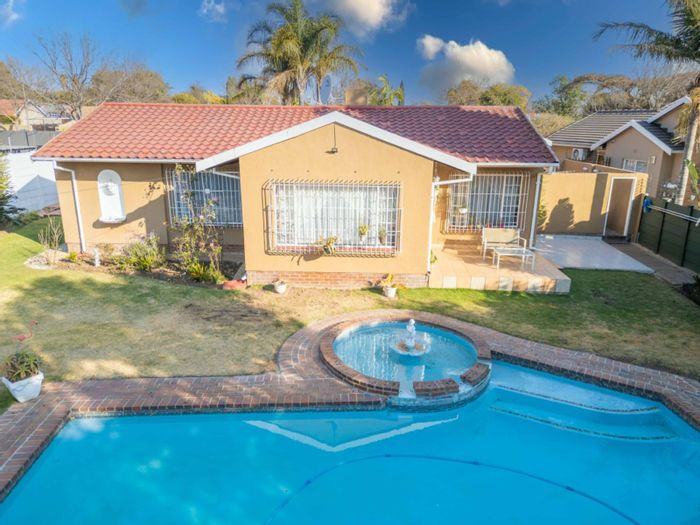 Eden Glen House For Sale: 3 beds, pool, double garage, family-friendly area.