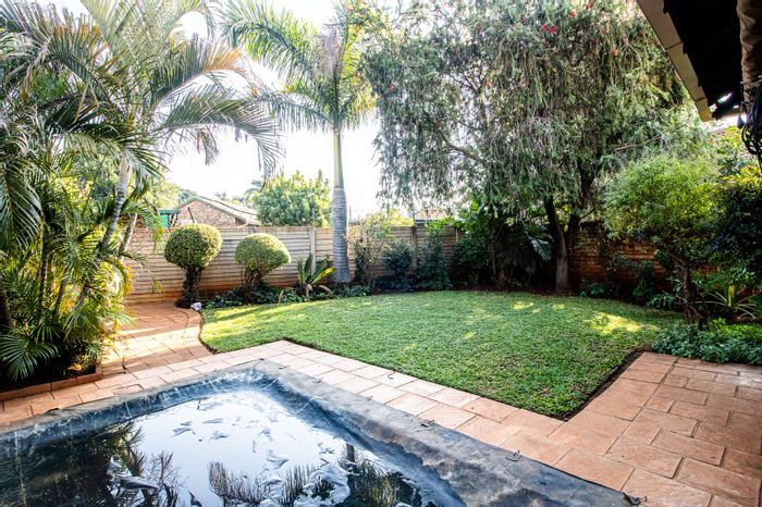 Doornpoort Townhouse For Sale: 3 Bedrooms, pool, entertainment area, secure complex.