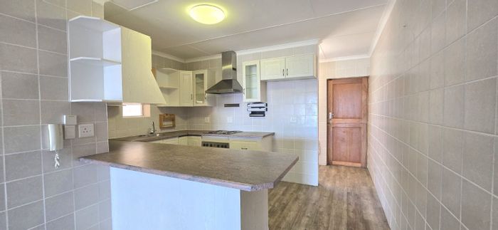 To Rent: 4-Bedroom Apartment with Sea Views in Hartenbos Heuwels, Close to Amenities.