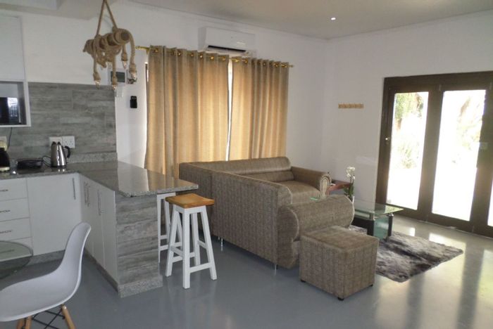 Glenwood House To Rent: 1 bed, private garden, parking, close to amenities.