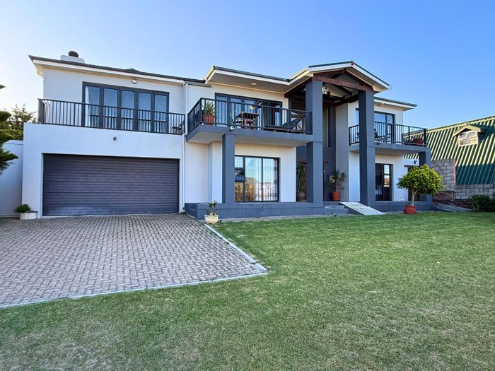 For Sale: Spacious 6-bedroom house in Franskraal with entertainment areas and library.