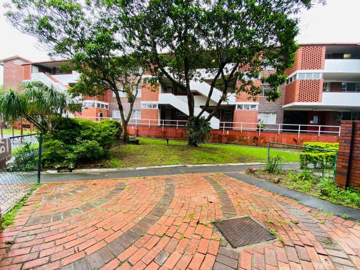 3-Bedroom Apartment For Sale in Pinetown Central with pool and balcony space.