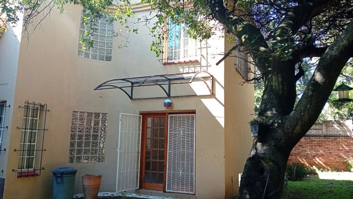 Auckland Park Apartment To Rent: 3 Bedrooms, Courtyard, Rooftop Access, Garage.