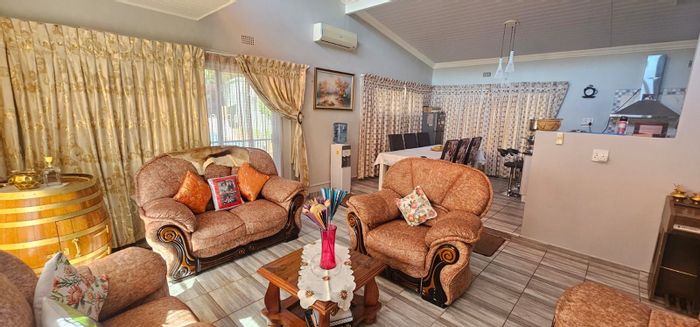 For Sale: Spacious Hadison Park house with flats, pool, and ample parking.