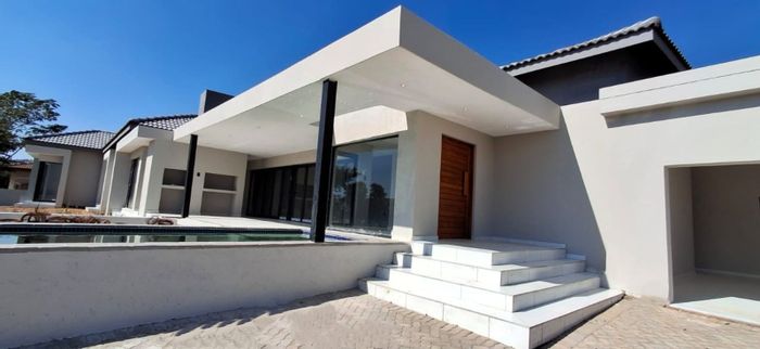 For Sale: House in Pebble Rock Golf Village with pool, golf access, and clubhouse.