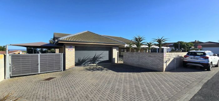 Reebok House For Sale: Outdoor entertainment area, spacious parking, and refined finishes.