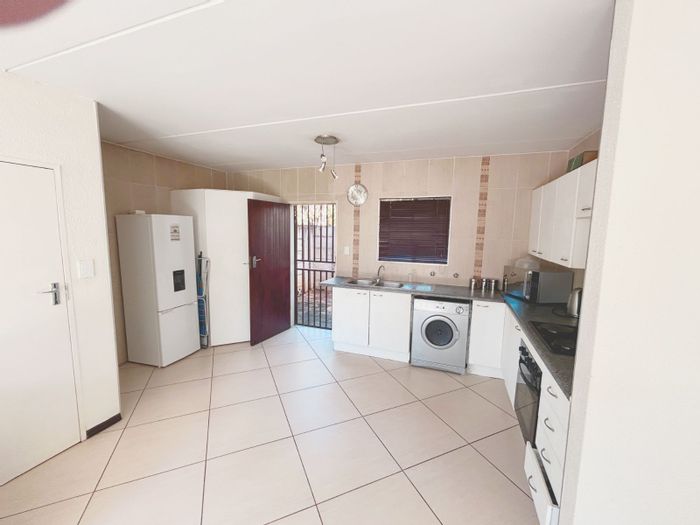 Sonneglans Townhouse For Sale: 2 bedrooms, private garden, secure parking, close to amenities.