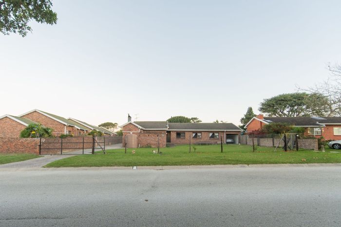 Spacious 6-bedroom house in Providentia with pool, flatlet, and ample parking. For Sale.