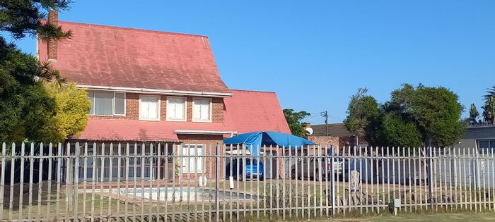 For Sale: Bluewater Bay House with 4 Bedrooms, 2 Bathrooms, and Ample Parking.