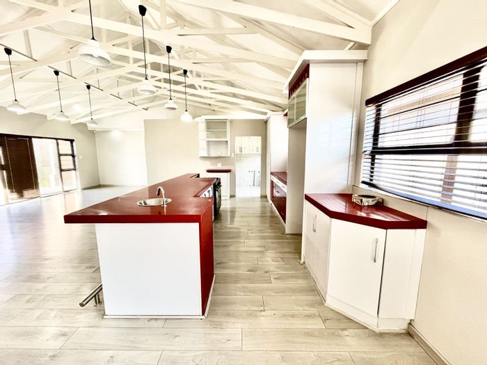 For Sale: House in Secunda Central with 3 en-suite bedrooms, double garage, braai area.