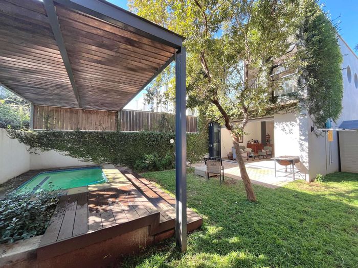 Menlo Park Apartment To Rent: 2 en-suite bedrooms, splash pool, pet-friendly yard.