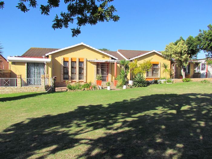 4-Bedroom House in Aspen Heights For Sale with Garage and Flatlet Income Potential.