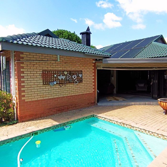 For Sale: House in Moreleta Park with pool, security, and staff quarters.