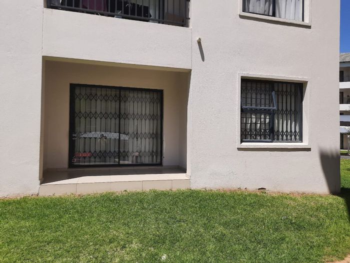 Carlswald House For Sale: 2 Bedrooms, pool, clubhouse, security, rental income potential.
