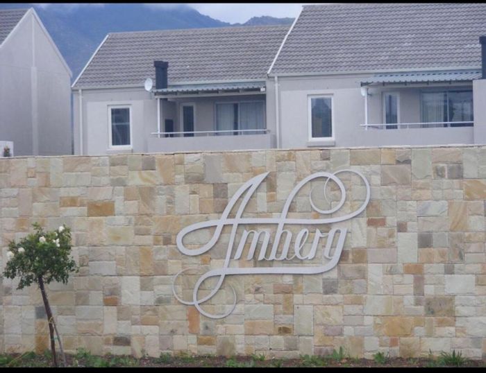 Klein Drakenstein Apartment To Rent: Secure complex, 2 bedrooms, convenient access to Cape Town.