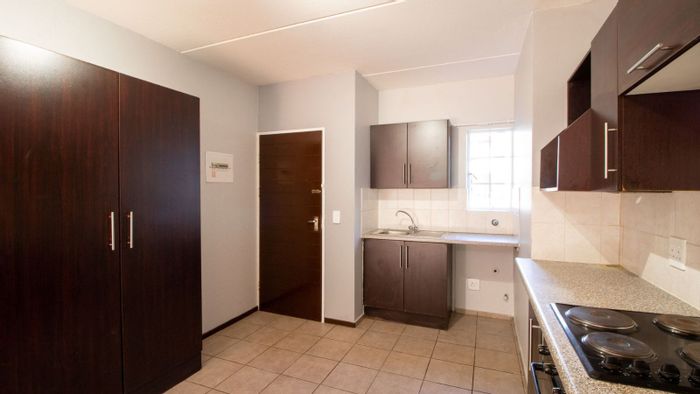 For Sale: 2-Bedroom Townhouse in Brentwood Park with pool, garden, and parking.