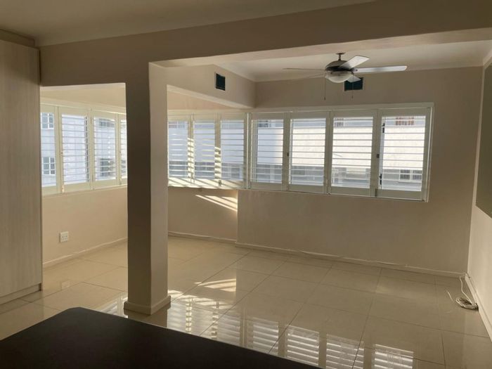 Sea Point Apartment To Rent: Studio with partial sea views, near amenities.