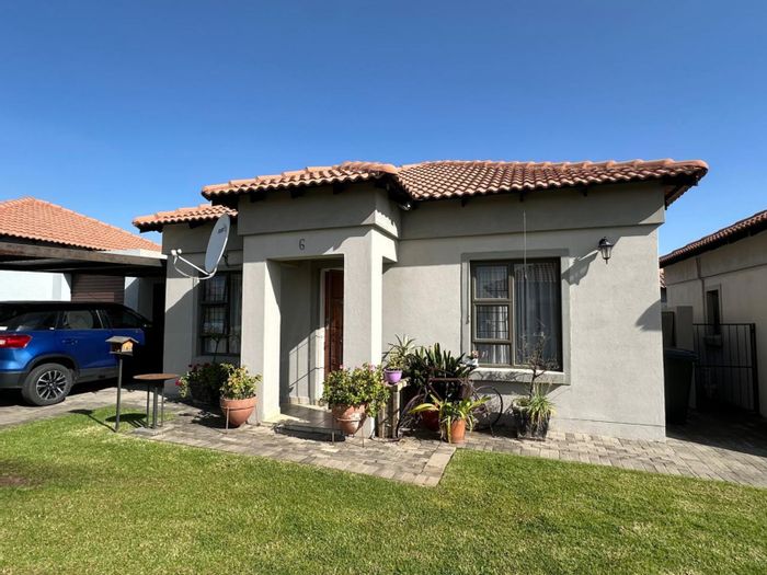 For Sale: 2-Bedroom Townhouse in Terra Nova with security, garden, and parking.