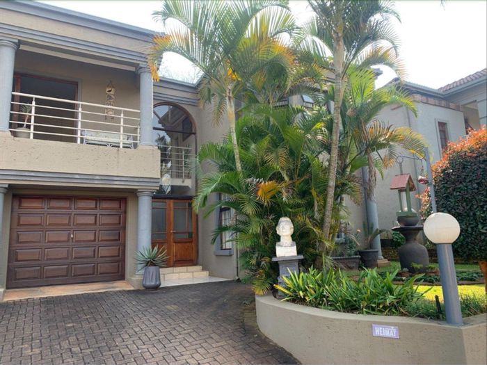 Tzangeni House For Sale: 4 bedrooms, outdoor braai area, 3-car garage.
