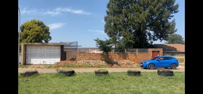 Leachville Apartment For Sale: Four units, ideal for families or investors.