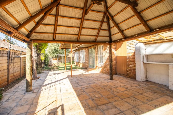 For Sale: Townhouse in Doornpoort with pool, garden, and 2 garages.