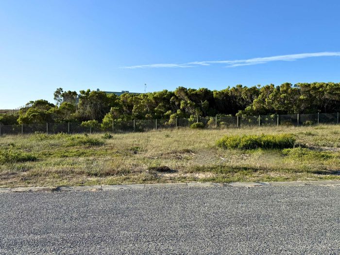 Vacant Land Residential in Kleinbaai: 600m2, fully serviced, close to amenities. For Sale.