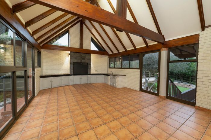 Spacious 6-bedroom house with flatlet, braai area, and garden in Herolds Bay. To Rent.