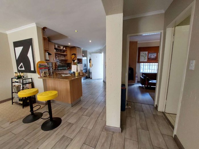 Edenburg Apartment For Sale: 2 Bedrooms, Private Garden, Pet-Friendly Complex.