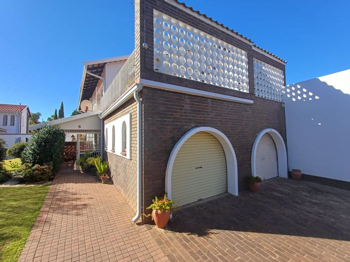 3 Bedroom Townhouse For Sale in Flamwood with garage and secure complex amenities.