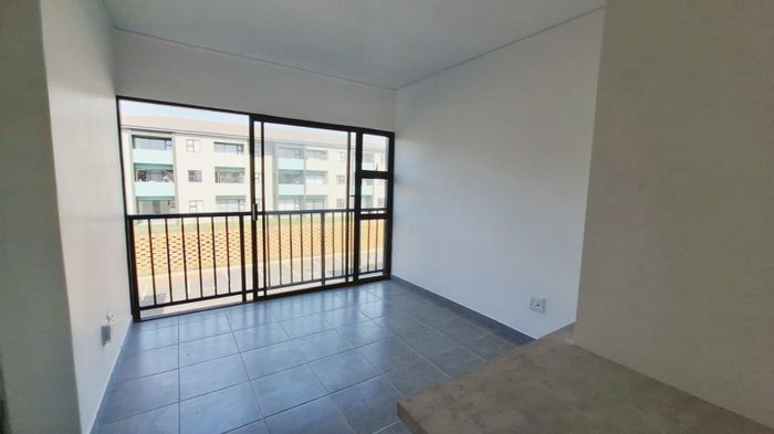 Sheffield Beach Apartment To Rent: 24-hour security, laundry service, near amenities.